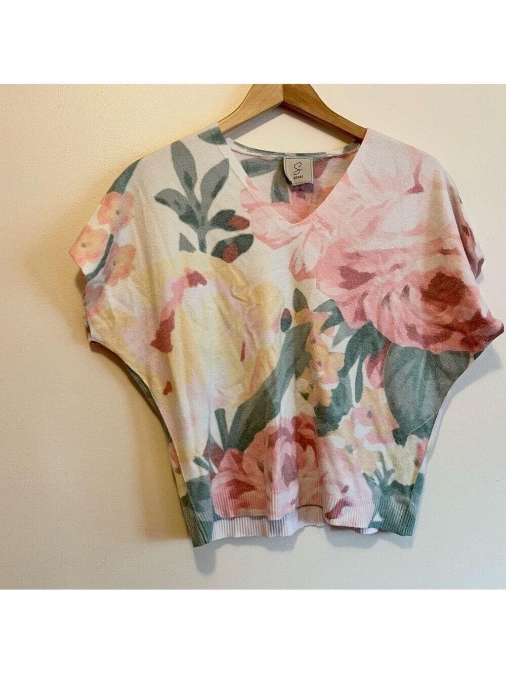 Sioni Pink and Yellow Floral V-Neck Cropped Short Dolman Sleeve Sweater Boxy